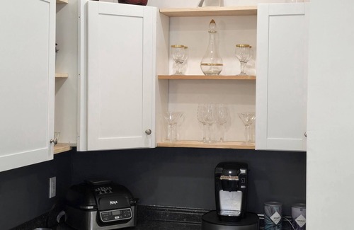 Hillside Apartment | Amazing 2-bedroom home away from home next door to Newark International Airport.