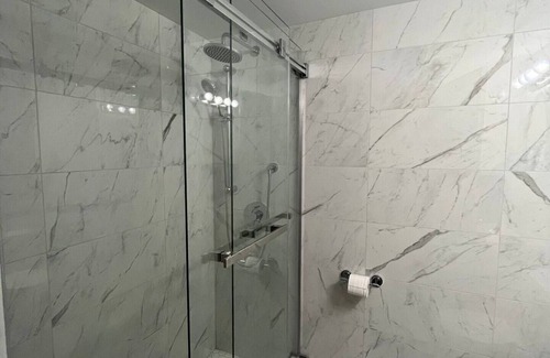 Downtown Montreal Apartment | Amazing 2 bedroom in downtown heart of Montreal