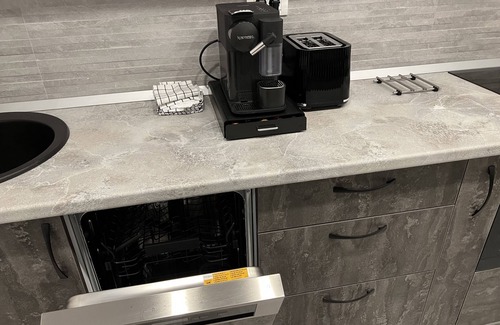 Militari Apartment | Amazing 2-Room Penthouse Cityview W13