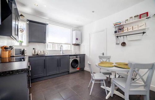 Herne Hill Apartment | Amazing 2BDR apt near park, Herne Hill