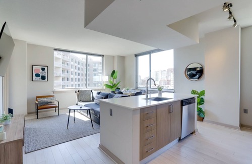 Crystal City Apartment | Amazing 2BR Apartment @Crystal City WRooftop