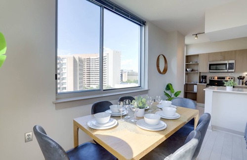 Crystal City Apartment | Amazing 2BR Apartment @Crystal City WRooftop