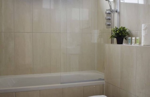 Brentwood Condo | Amazing 2BR in Brentwood