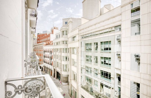 Cortes Apartment | Amazing 2BR in Gran Vía, in the heart of Madrid, by Blueground