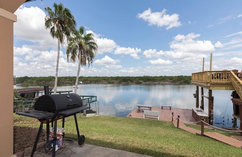 Arroyo City House | Amazing 3-bedroom 3- bathroom house with AC in Arroyo City on the water