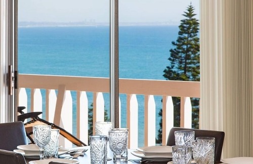 Malibu Villa | Amazing 3000 sqft Panoramic Ocean View Villa Steps to Beach, sleeps 12