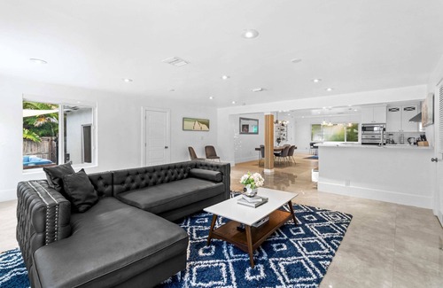 El Portal Villa | Amazing 4BR Villa with Canal View, Beach Volleyball Court