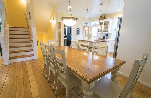 Lincoln Beach Cottage | Amazing 5 BR | 2 Masters w/Kings | Bikes | HotTub