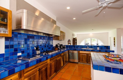 Campo de Golf Fonatur House | Amazing 6,000 sqft house sleeps 10, walk to Beach, Shops and Restaurants