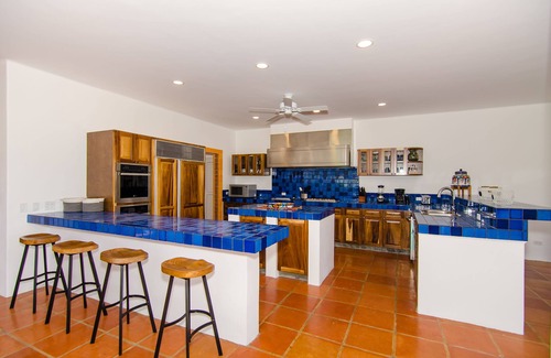 Campo de Golf Fonatur House | Amazing 6,000 sqft house sleeps 10, walk to Beach, Shops and Restaurants