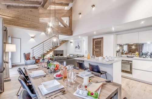 Les Brevieres Ski Chalet | Amazing 6-room chalet apartment with jacuzzi and parking in Tignes