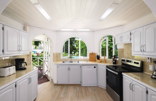 Speightstown Villa | Amazing 7 bed villa only 4 mins walk to Mullins Beach