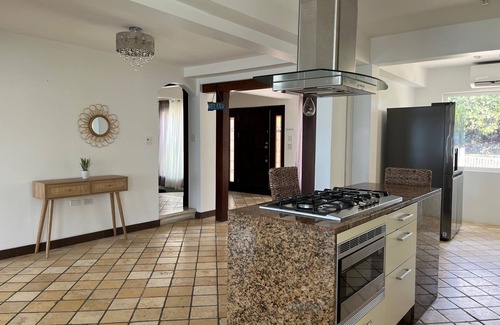 Maho House | Amazing 7 Bedroom 5 Bath Villa Beachfront Private Pool