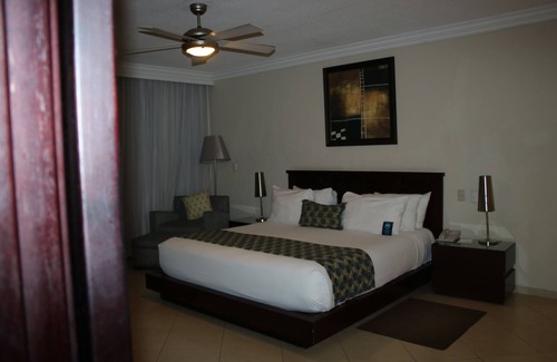 Cofresi Resort | Amazing All-Inclusive 2-bedroom for up to 6 with a Pool. 5-minute walk to beach!