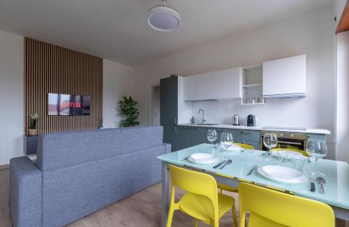 Prato Apartment | Amazing Apt Free Private Parking 18 min by train to Florence