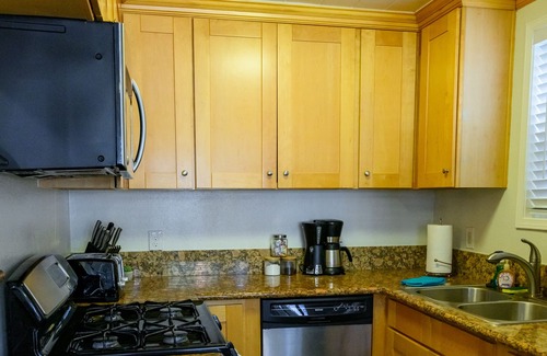 West Newport House | AMAZING Beach Escape - Beautiful 3 BD/2 BA-Bikes-BBQ-Umbrellas-Chairs-Balls-MORE