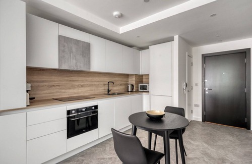 Lansbury Apartment | Amazing Bromley by Bow 1BR w/Concierge, nr Shops & Dining, by Blueground