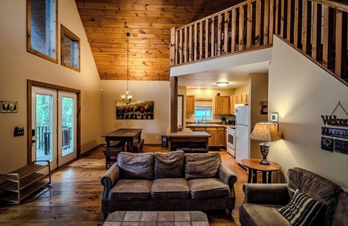 Banner Elk Cabin | Amazing Cabin w/Firepit, Gametable, Hot Tub, Wifi, Cable