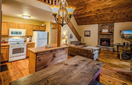 Banner Elk Cabin | Amazing Cabin w/Firepit, Gametable, Hot Tub, Wifi, Cable