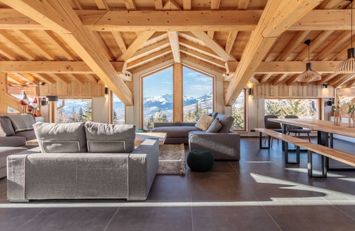 Arc-1800 Ski Chalet | Amazing chalet for 19 people, 400m from ski-lift and 12 min walk from centre