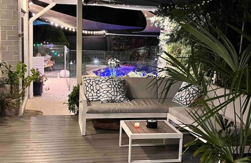 Skye House | Amazing city view in Skye Hot Spa Sauna pool