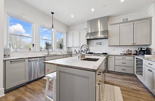 Palm Valley House | Amazing Coastal Farmhouse Retreat between Ocean & Intercoastal and close to TPC!