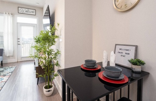 King William Apartment | Amazing Downtown 2 BR*️RiverWalk*Alamo*WIFI|Pool|Gym