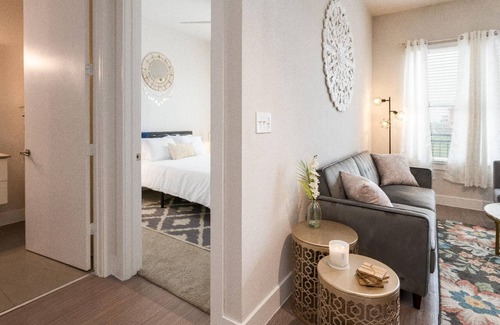 King William Apartment | Amazing Downtown 2 BR*️RiverWalk*Alamo*WIFI|Pool|Gym