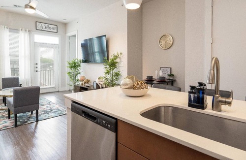 King William Apartment | Amazing Downtown 2 BR*️RiverWalk*Alamo*WIFI|Pool|Gym