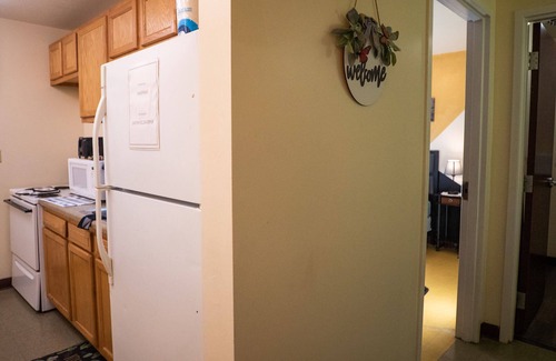 Downtown Pittsburgh Apartment | Amazing Downtown Apt | Roku TV | Walk Everywhere!