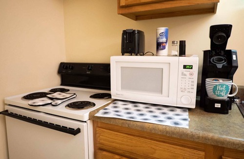 Downtown Pittsburgh Apartment | Amazing Downtown Apt | Roku TV | Walk Everywhere!