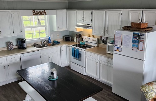 Emerald Isle House | AMAZING EMERALD ISLE OCEANFRONT SLEEPS 18 NEAR DINING SHOPPING AQUARIUM!