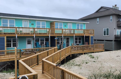 Emerald Isle House | AMAZING EMERALD ISLE OCEANFRONT SLEEPS 18 NEAR DINING SHOPPING AQUARIUM!