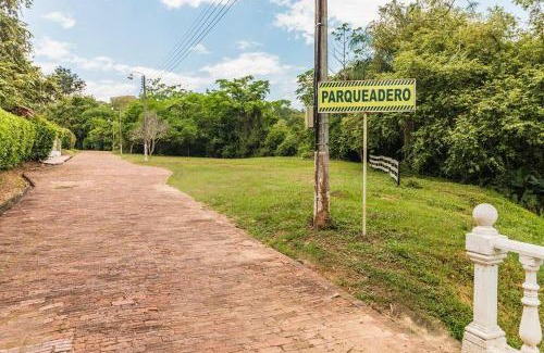 Melgar Villa | Amazing Finca House Private Swimming Pool & Air Conditioner