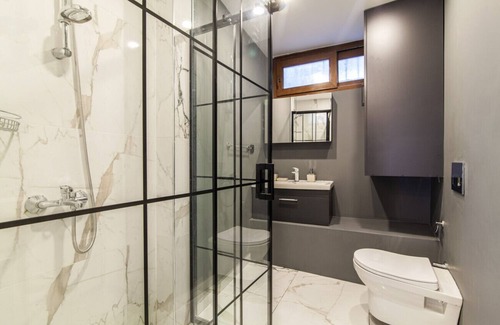 Fatih Apartment | Amazing Flat near Kennedy Avenue in Fatih