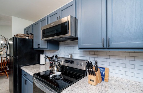 Warner Robins House | AMAZING for Large Groups or Crews- 7 beds/4 bedrooms