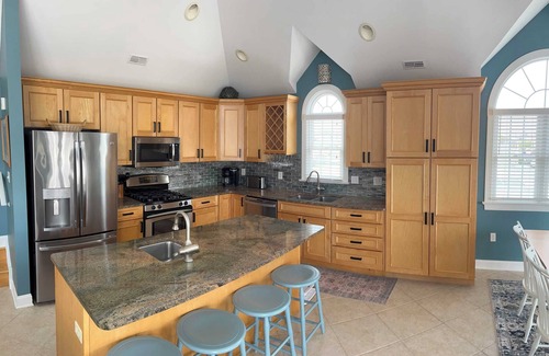 North End House | Amazing Gold Coast Beach Block Property! 5 Bed 5 Bath