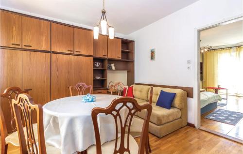 Bakarac House | Amazing Home In Bakarac With Wifi