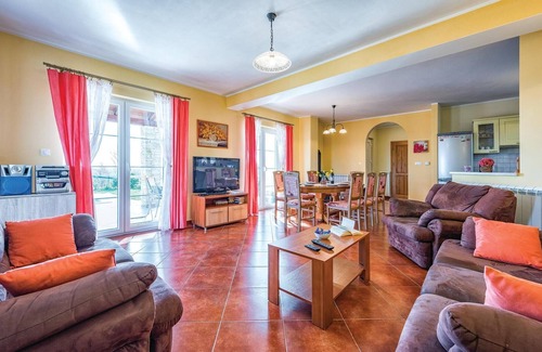Gracisce House | Amazing home in Bregi with WiFi
