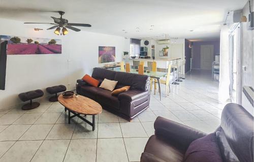 Creissan House | Amazing Home In Creissan