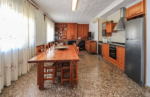Deltebre House | Amazing home in Deltebre with kitchen