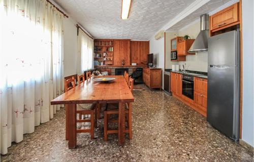 Deltebre House | Amazing Home In Deltebre With Kitchen