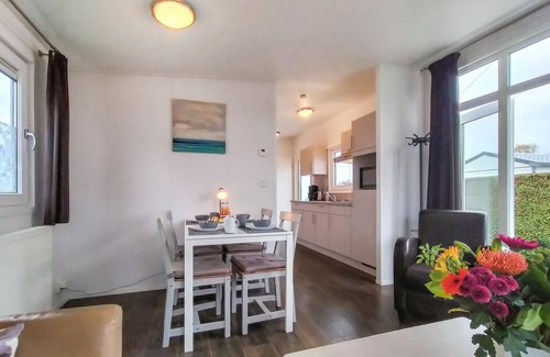 Heinkenszand House | Amazing home in Heinkenszand with WiFi
