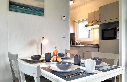 Heinkenszand House | Amazing home in Heinkenszand with WiFi