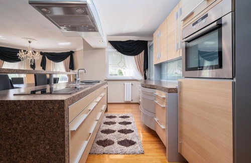 Valtura House | Amazing home in Valtursko Polje