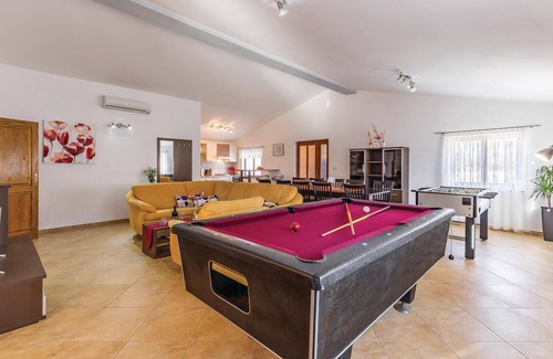 Krnica House | Amazing home in Krnica with WiFi