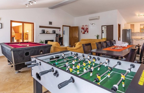 Krnica House | Amazing home in Krnica with WiFi