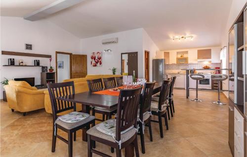 Krnica House | Amazing Home In Krnica With Wifi