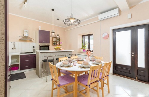 Marcana House | Amazing home in Marcana with jacuzzi