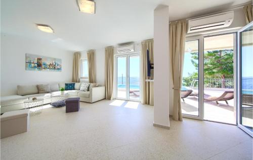 Martinscica House | Amazing Home In Martinscica